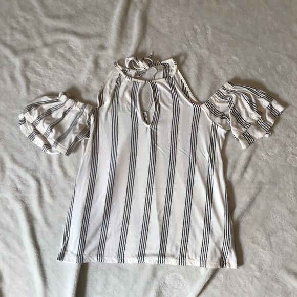 American Eagle Outfitters Tops - AEO Cold Shoulder Soft and Sexy Top Size Small